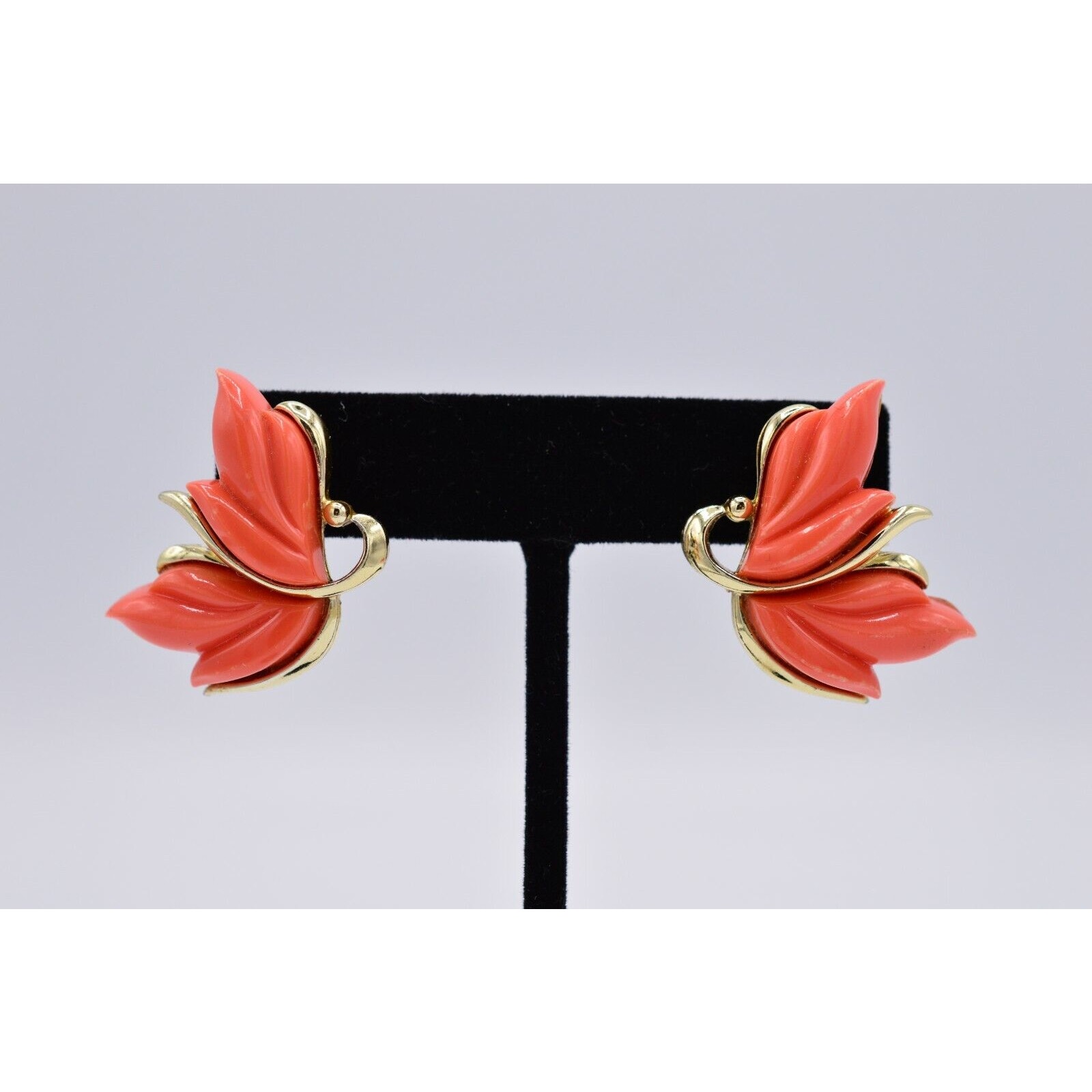 Kramer Signed Clip Earrings Coral Lucite Floral Gold Tone Vintage Binaf 40$